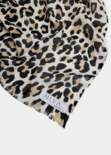 Load image into Gallery viewer, ZAIMA Linen scarf with leopard pattern