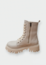 Load image into Gallery viewer, Beige flat ankle boots