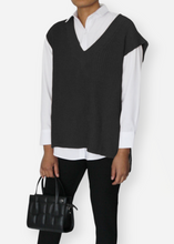 Load image into Gallery viewer, IRWIN Sleeveless sweater Black