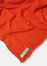 Laden Sie das Bild in den Galerie-Viewer, SABA-Schal aus geknittertem Bambus