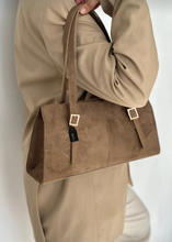 Load image into Gallery viewer, Sac baguette suédine Taupe