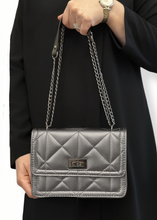 Load image into Gallery viewer, Quilted bag Silver gray
