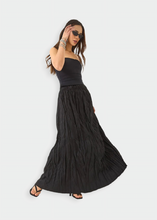 Laden Sie das Bild in den Galerie-Viewer, Schwarzer, knittriger Rock