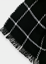 Load image into Gallery viewer, Écharpe cosy motif tartan