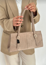 Load image into Gallery viewer, Sac baguette suédine Beige