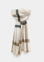 Load image into Gallery viewer, Écharpe cosy motif tartan