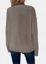 Load image into Gallery viewer, Pull en maille V Taupe