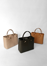 Load image into Gallery viewer, YUKA Bucket bag with shoulder strap Beige