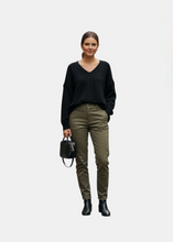 Load image into Gallery viewer, Black oversized cable-knit sweater