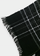 Load image into Gallery viewer, Écharpe cosy motif tartan