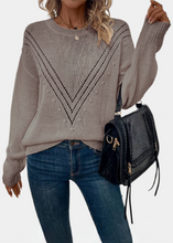 Load image into Gallery viewer, Pull en maille V Taupe