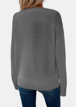 Load image into Gallery viewer, Pull en maille V Gris