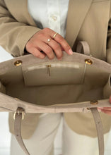 Load image into Gallery viewer, Sac baguette suédine Beige