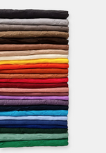 Laden Sie das Bild in den Galerie-Viewer, SABA-Schal aus geknittertem Bambus