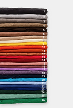 Laden Sie das Bild in den Galerie-Viewer, SABA-Schal aus geknittertem Bambus