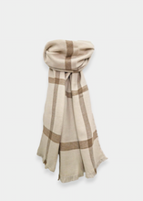 Load image into Gallery viewer, Écharpe cosy motif tartan