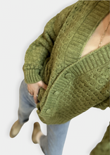 Load image into Gallery viewer, SYRMA Cardigan Pistachio Green