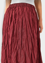 Laden Sie das Bild in den Galerie-Viewer, Burgunderfarbener, geknitterter Rock