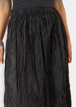 Laden Sie das Bild in den Galerie-Viewer, Schwarzer, knittriger Rock