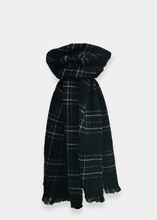 Load image into Gallery viewer, Écharpe cosy motif tartan