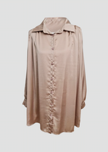 Load image into Gallery viewer, Chemise tunique satinée Taupe
