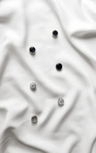 Load image into Gallery viewer, Scarf magnet