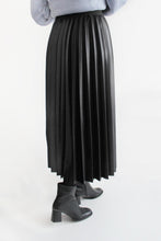 Load image into Gallery viewer, THERA Pleated skirt Black