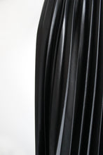 Load image into Gallery viewer, THERA Pleated skirt Black