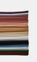 Laden Sie das Bild in den Galerie-Viewer, YELL Schal aus geripptem Jersey