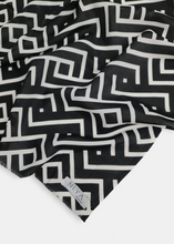 Load image into Gallery viewer, ZAIMA Geometric patterned scarf
