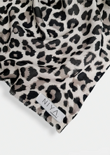 Load image into Gallery viewer, ZAIMA Linen scarf with leopard pattern
