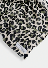 Load image into Gallery viewer, ZAIMA Linen scarf with leopard pattern
