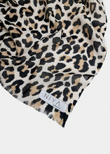 Load image into Gallery viewer, ZAIMA Linen scarf with leopard pattern
