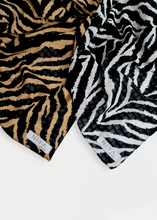 Load image into Gallery viewer, DAHLIA Premium Linen Scarf with Zebra Pattern
