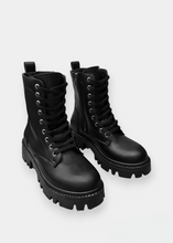 Load image into Gallery viewer, Flat ankle boots Black
