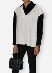 IRWIN Sleeveless sweater Off-white