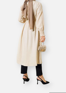 Beige buttoned kimono trench