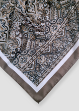 Load image into Gallery viewer, Foulard à motifs ethnique
