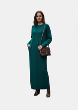 Load image into Gallery viewer, Robe extra longue en maille Vert émeraude
