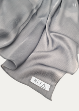 Load image into Gallery viewer, Foulard carré Soie scintillante Janjan
