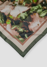 Load image into Gallery viewer, Foulard tableau à motifs abstraits
