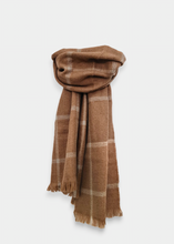 Load image into Gallery viewer, Écharpe cosy motif tartan
