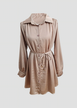 Load image into Gallery viewer, Chemise tunique satinée Taupe
