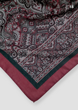 Load image into Gallery viewer, Foulard à motifs ethnique
