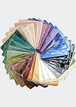 Load image into Gallery viewer, Foulard carré Soie scintillante Janjan
