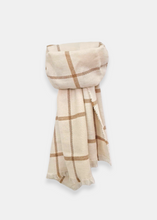 Load image into Gallery viewer, Écharpe cosy motif tartan
