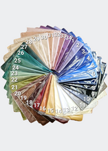 Load image into Gallery viewer, Foulard carré Soie scintillante Janjan
