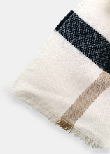 Load image into Gallery viewer, Écharpe cosy motif tartan
