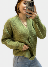 Load image into Gallery viewer, SYRMA Cardigan Vert pistache
