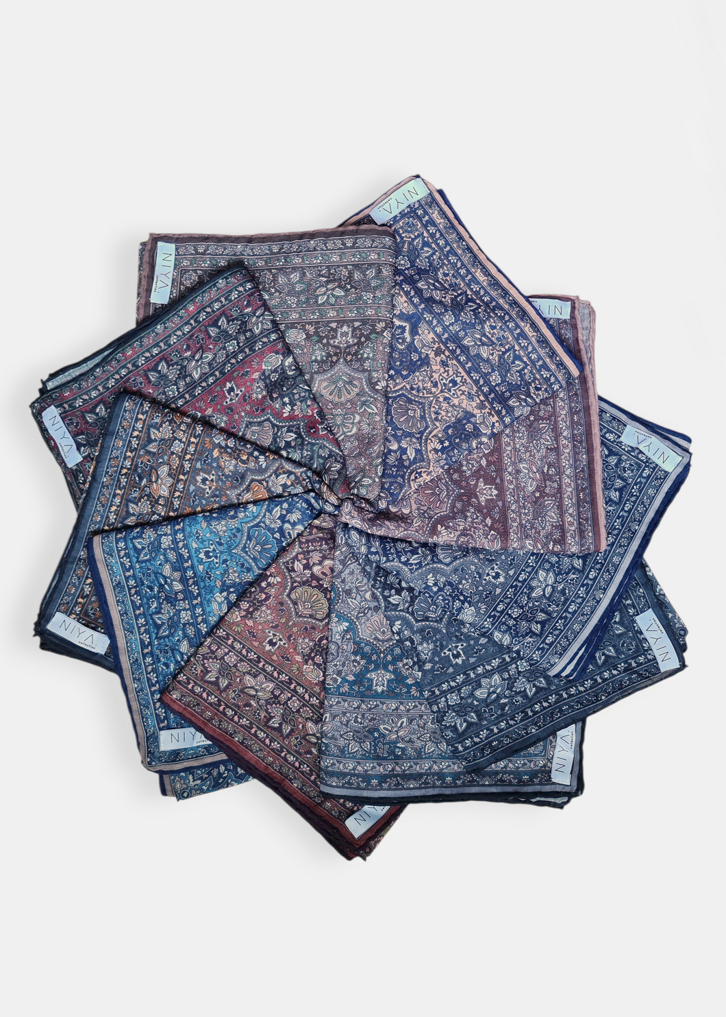 Foulard carré à motifs ethnique